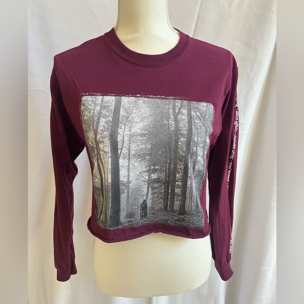TAYLOR SWIFT Women’s Folklore Album Long Sleeve Crop T Shirt Maroon Size S